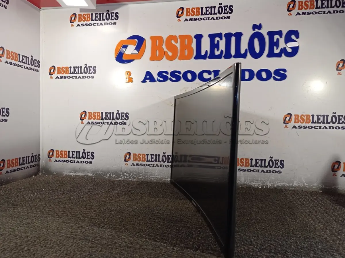 LOTE 105 - 001 MONITOR 24’’ MARCA SAMSUNG SEM PÉ. (DISPLAY) (NO ESTADO) AV9734Y