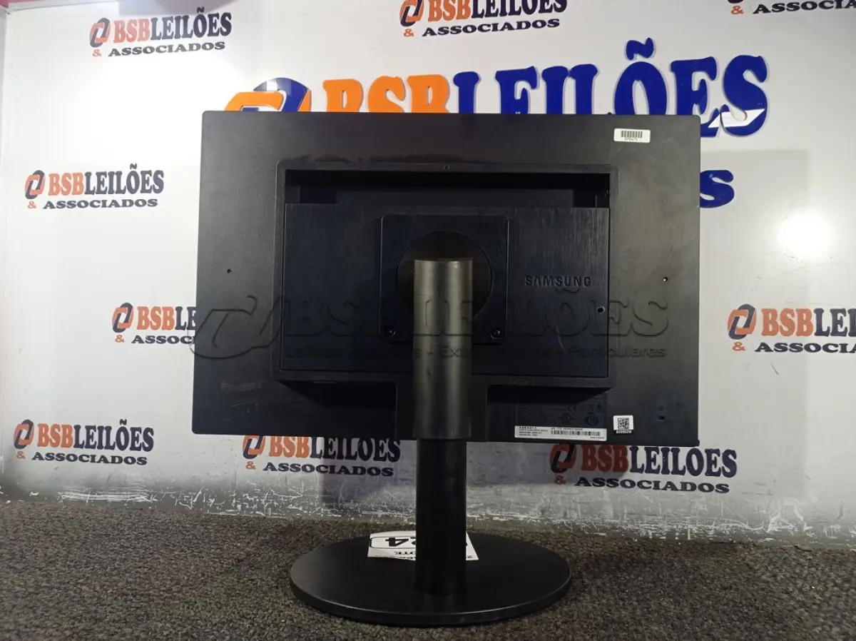 LOTE 124 - 01 MONITOR 22’’ MARCA SAMSUNG. (DISPLAY) (NO ESTADO) AV9903W