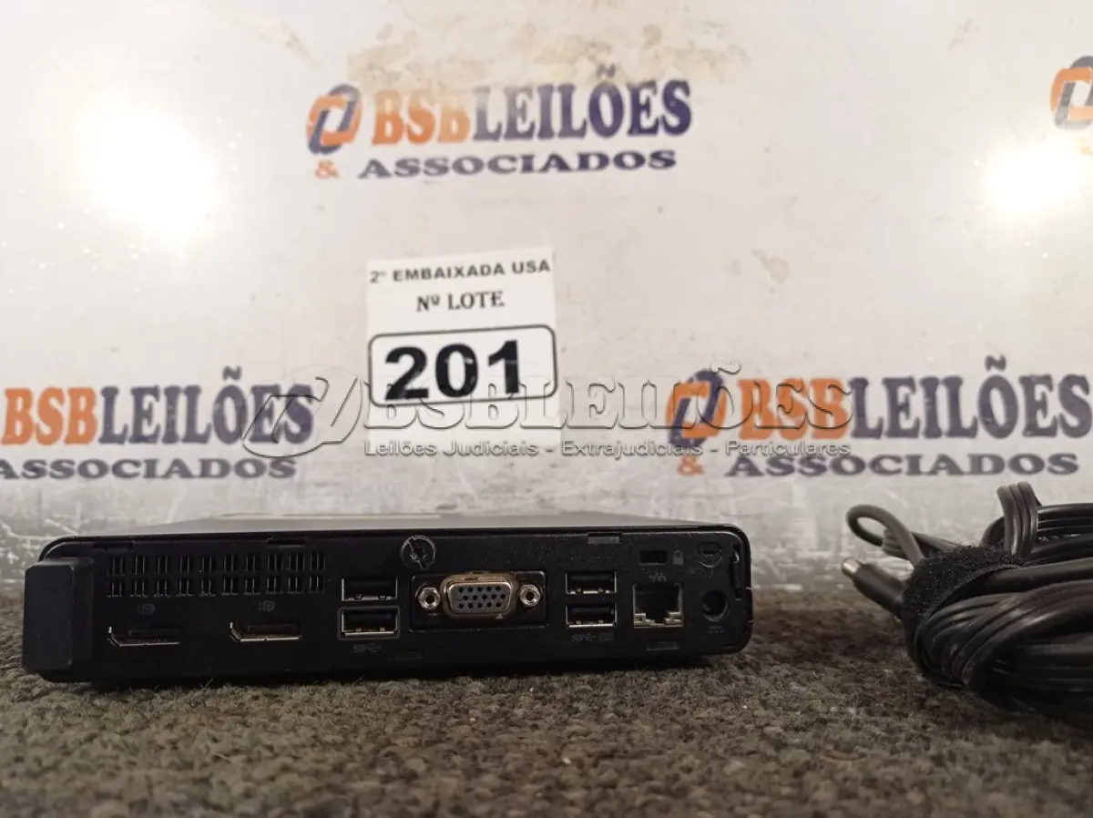 LOTE 201 - 01 CPU SEM MEMÓRIA E SEM HD COM CARREGADOR MARCA HP. (NO ESTADO) BD1783G