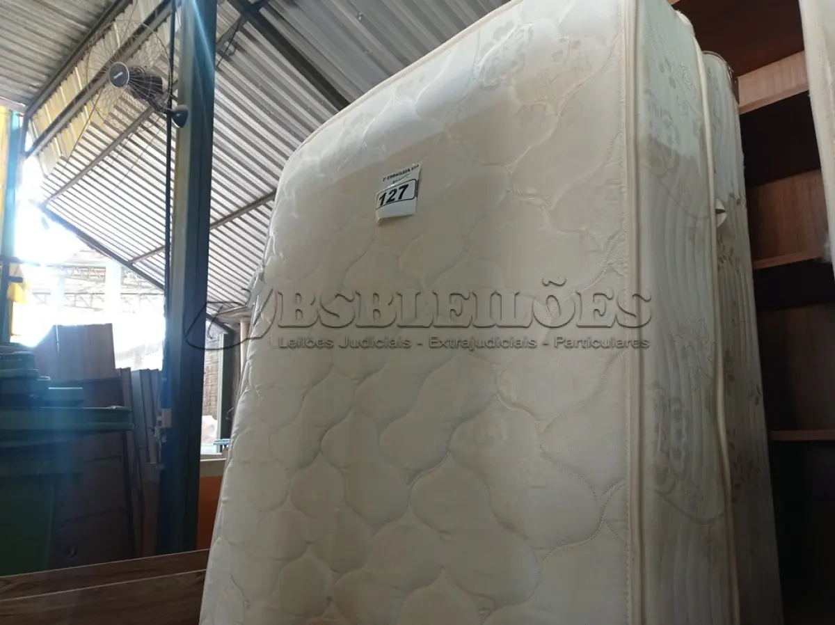 LOTE 127 - 01 COLCHÃO MEDINDO 190X096 COM BASE. (TWIN MATRESS) MARCA RESTONIC (NO ESTADO) AV9930H E BF8575W