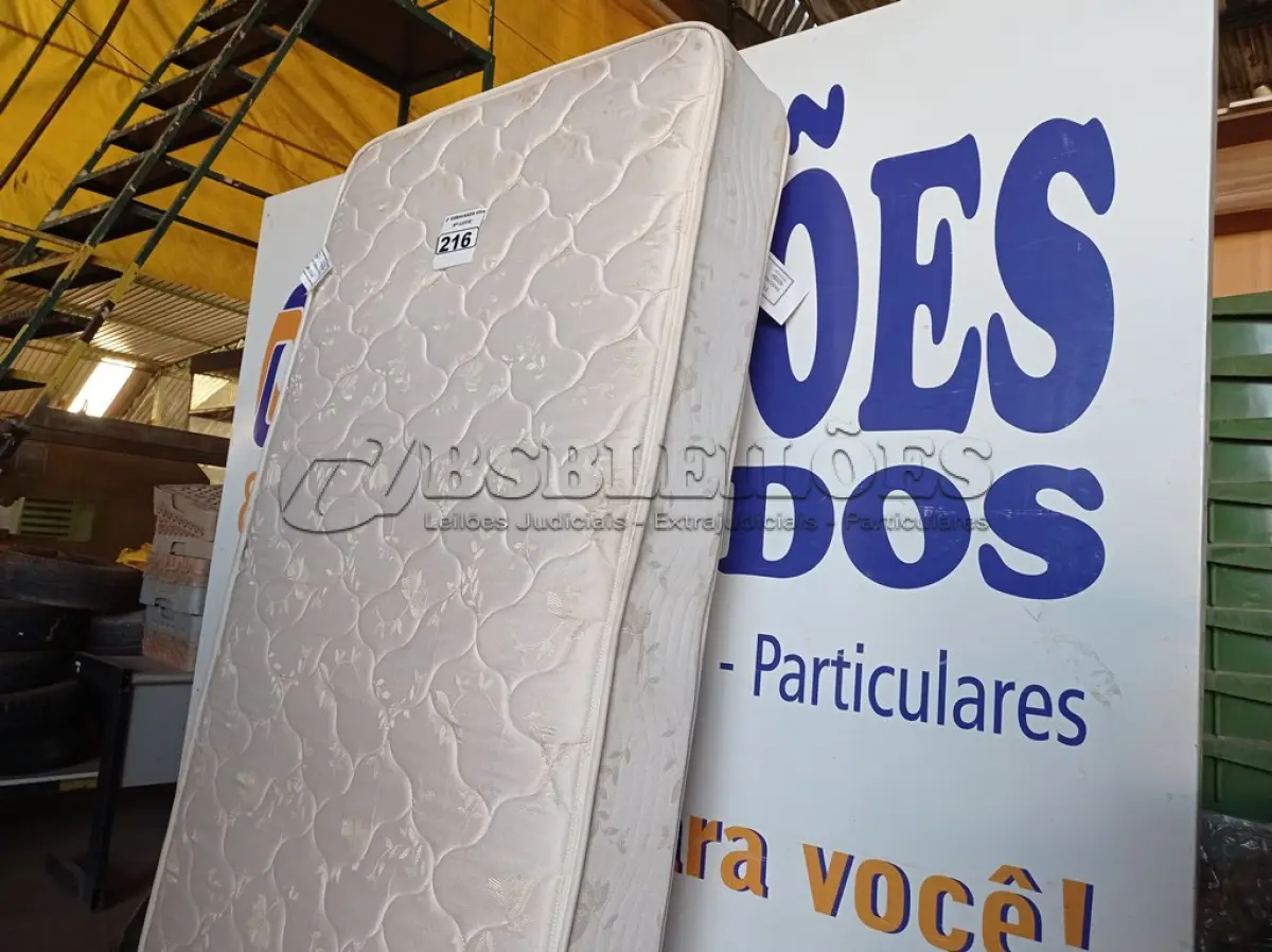 LOTE 216 - 01 COLCHÃO MEDINDO 190X096  (TWIN MATRESS) MARCA RESTONIC (NO ESTADO) BF8575X