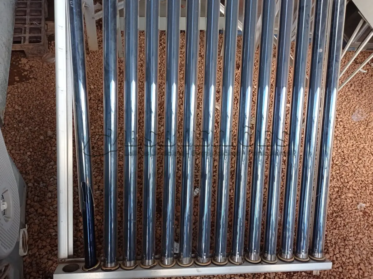 LOTE 352 - 01 AQUECEDOR SOLAR. (NO ESTADO) ATENÇÃO! FAZER A VISITAÇÃO ANTES DE ARREMATAR, NÃO SABEMOS SE FUNCIONA. LEILÃO NÃO TEM GARANTIA E NEM DEVOLUÇÃO, SUJEITO A POSSÍVEIS AVARIAS VISÍVEIS/OCULTAS E/OU AUSÊNCIA DE COMPONENTES.