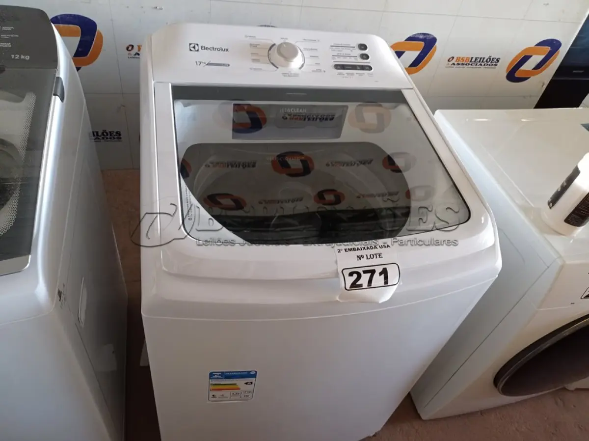 LOTE 271 - 01 MÁQUINA DE LAVAR ROUPAS DE 17 KG MARCA ELETROLUX 220V. (WASHER MACHINE) (NO ESTADO) BH1672Y