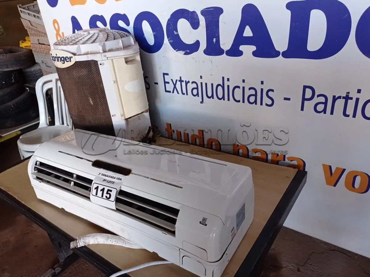 LOTE 115 - 01 AR-CONDICIONADO 12000BTUS SEM CONTROLE MARCA SPRINGER. (NO ESTADO) AV9792J