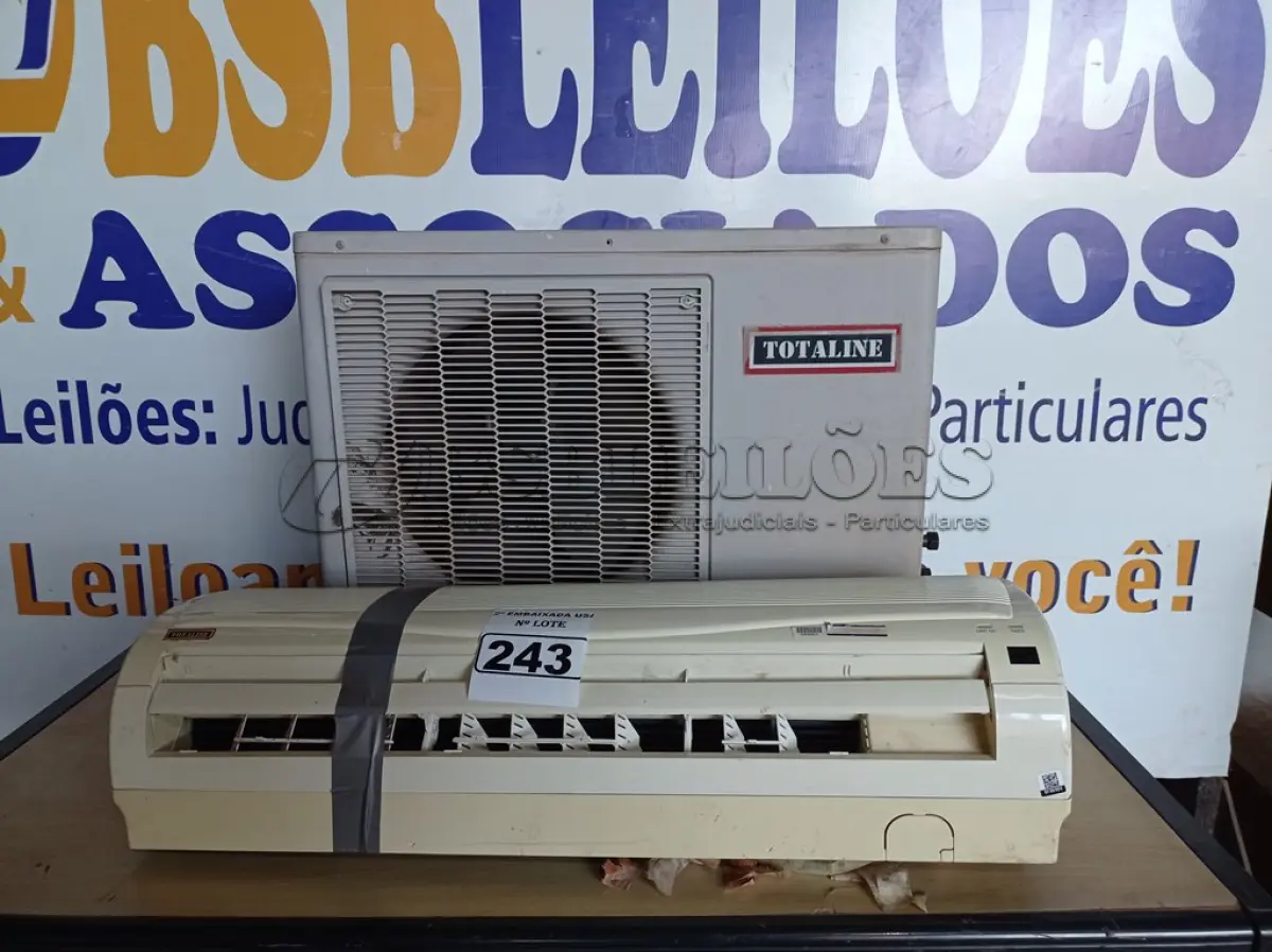 LOTE 243 - 01 AR CONDICIONADO 12000BTUS MARCA TOTALLINE 220V.(AIR CONDITIONER) (NO ESTADO)BF8690V