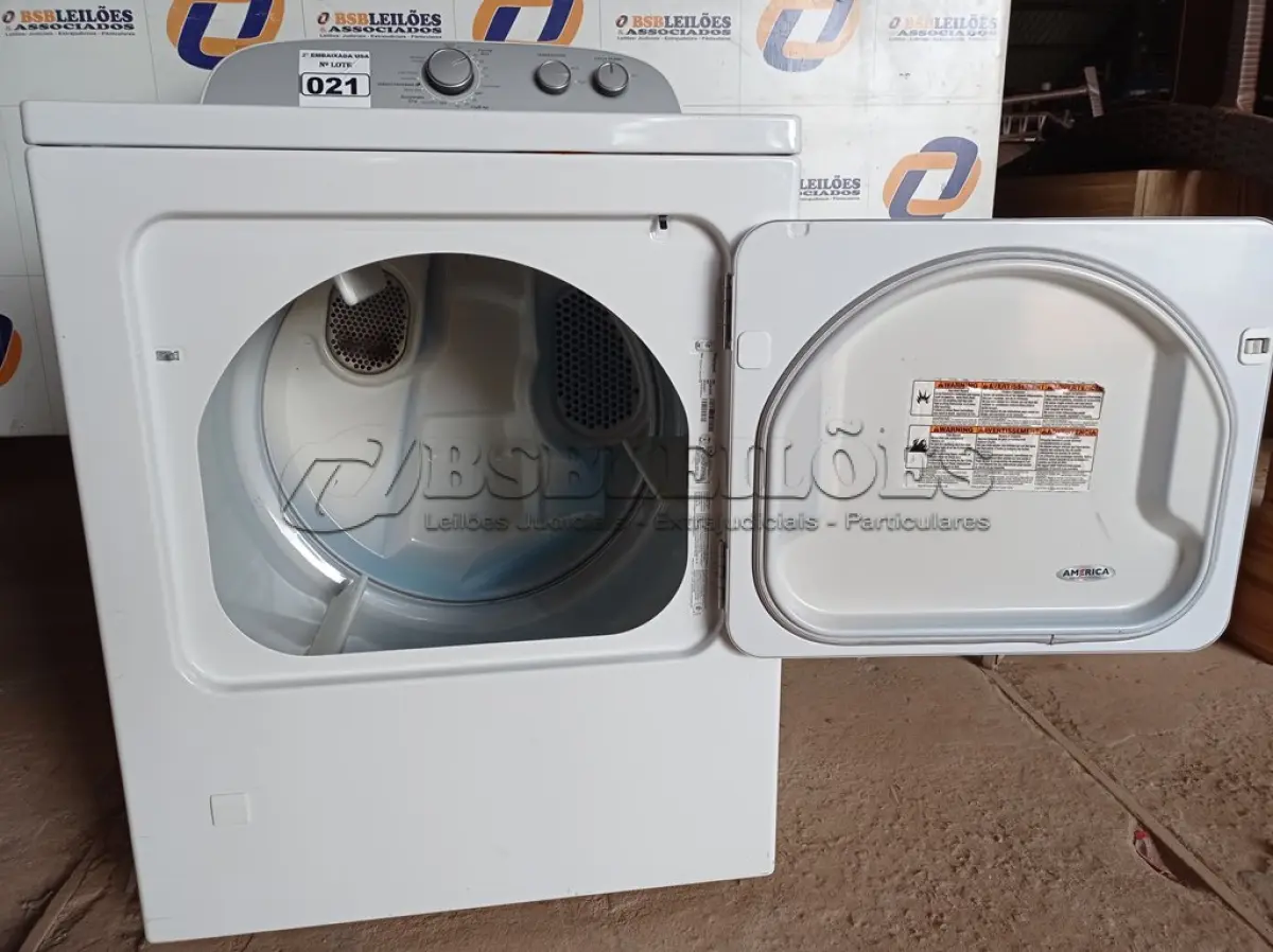 LOTE 021 - 01 SECADORA DE ROUPAS WHIRLPOOL 110V. (CLOSTHES DRYER) (NO ESTADO) AV9320N