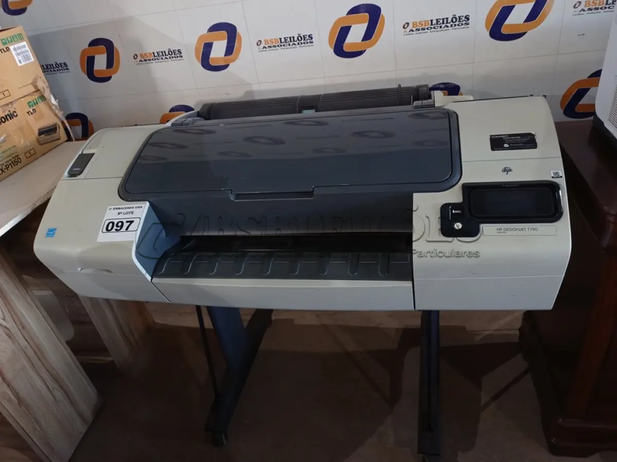 LOTE 097 - 01 IMPRESSORA PLOTTER MARCA HP DESIGNEJET T790. (PRINTER PLOTTER) (NO ESTADO) AV9715L
