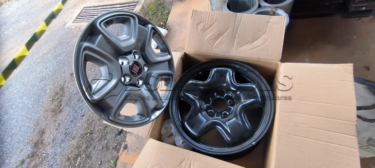 LOTE 012 - 01 JOGO DE RODA DE FERRO DA FIAT TORO ARO 16 COM CALOTA (NO ESTADO)