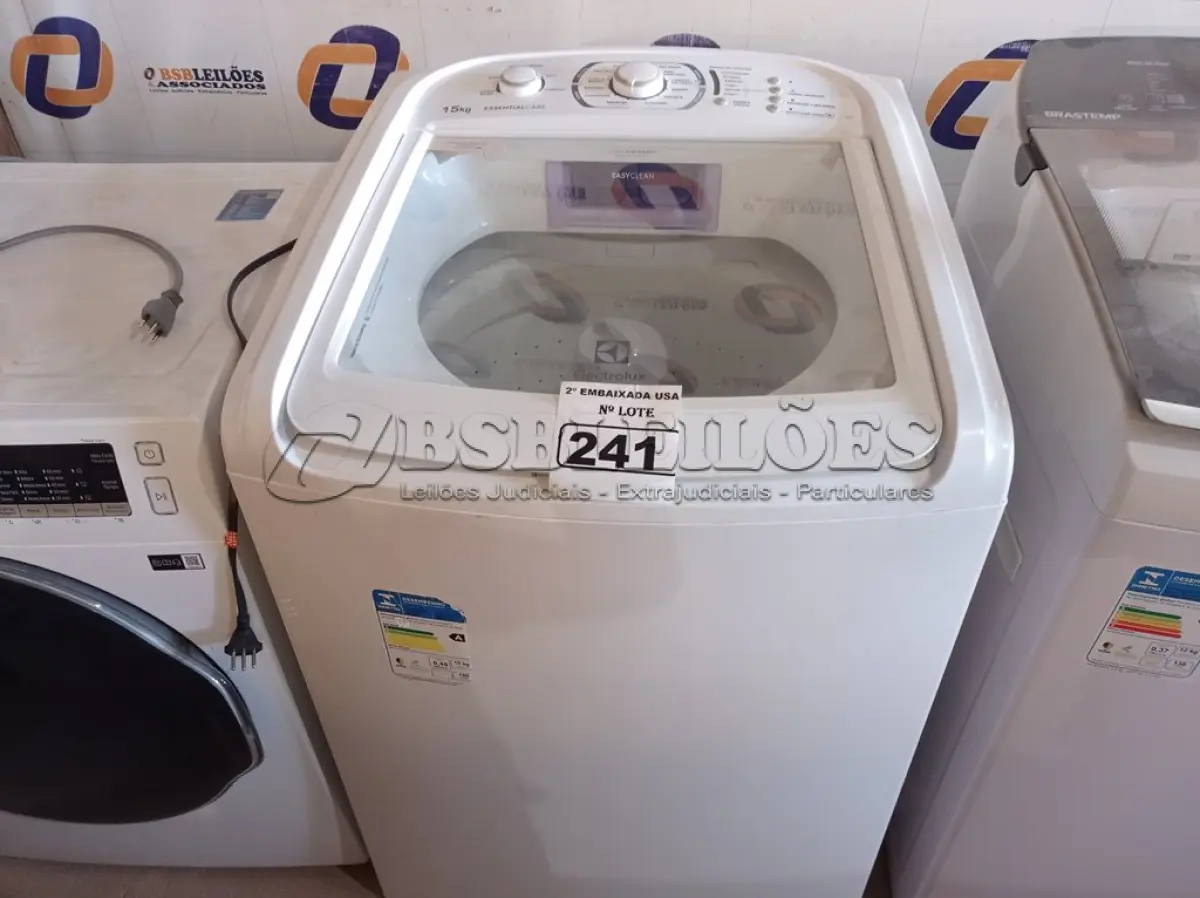 LOTE 241 - 01 MÁQUINA DE LAVAR ROUPAS 15 KG MARCA ELETROLUX 220V. (NO ESTADO) BF8676H