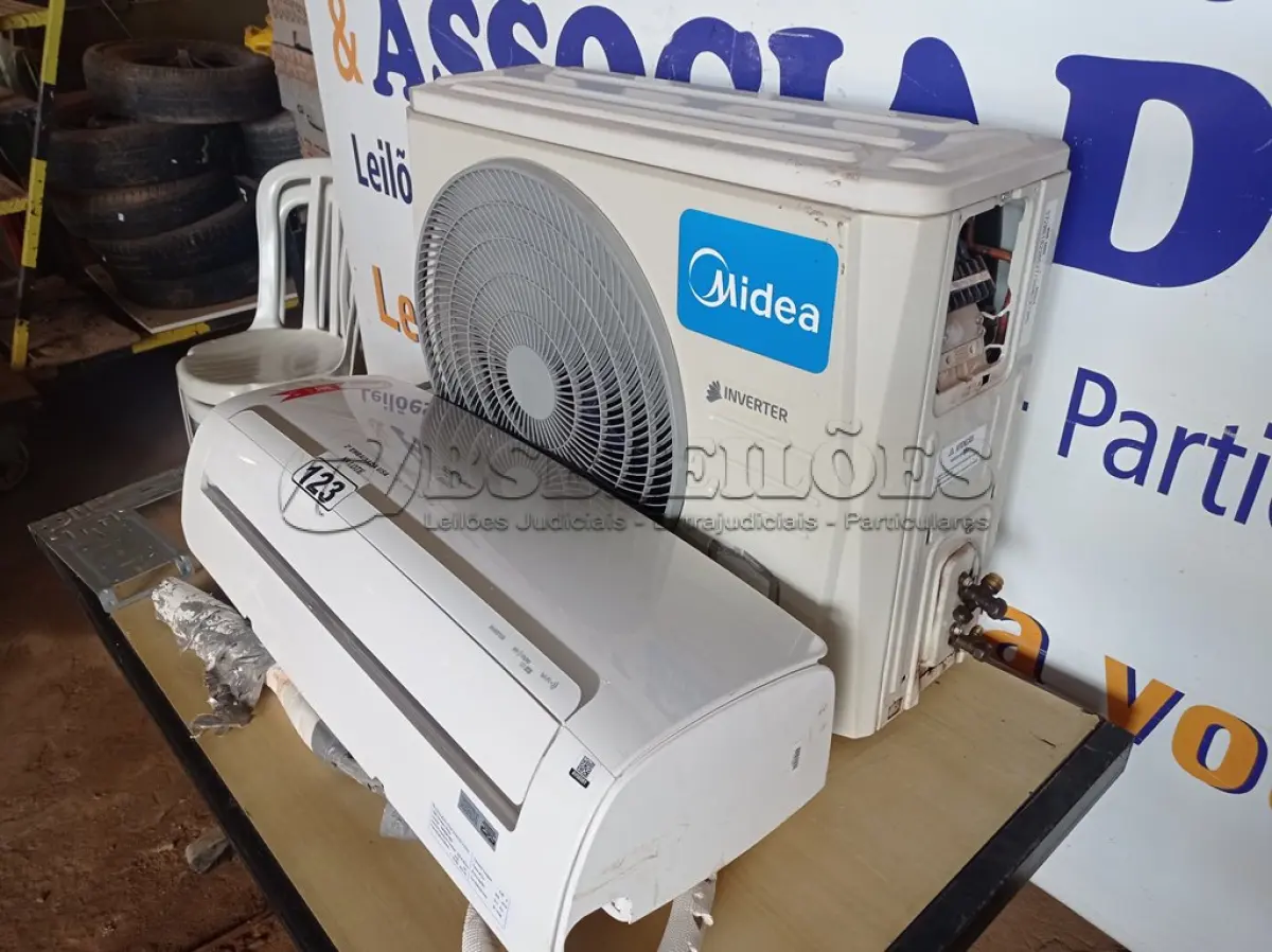 LOTE 123 - 01 AR-CONDICIONADO INVERTER 12000BTUS MARCA SPRINGER SEM CONTROLE. (AIR CONDITIONER) (NO ESTADO) AV9898Y