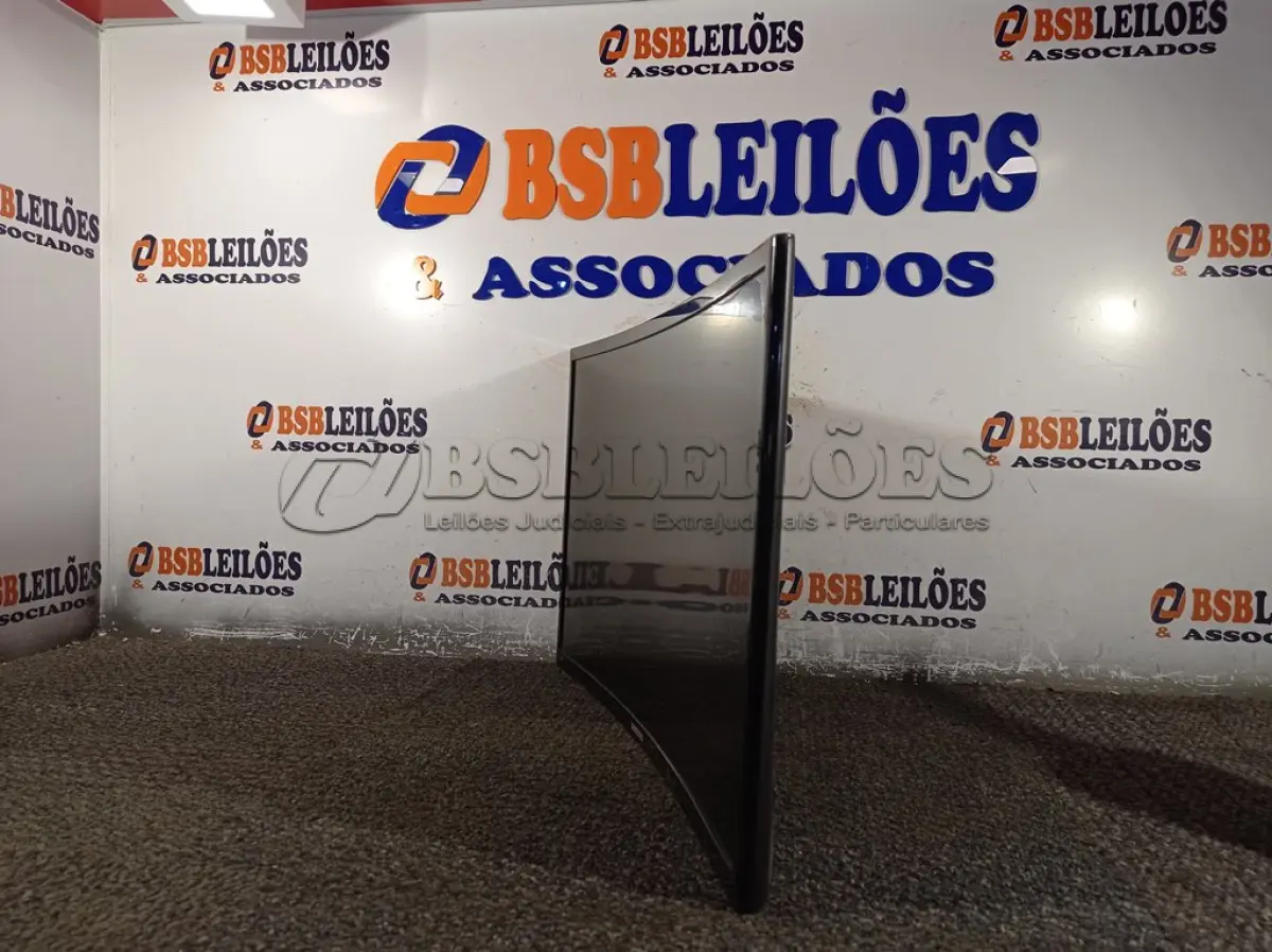 LOTE 107 - 01 MONITOR 24’’ MARCA SAMSUNG. (DISPLAY) SEM PÉ (NO ESTADO) AV9736A