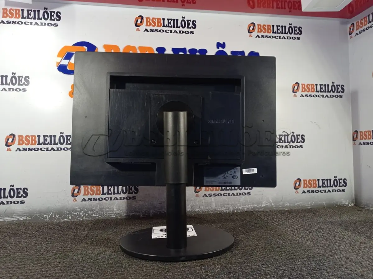 LOTE 046 - 01 MONITOR 22’’ MARCA SAMSUNG. (DISPLAY) (NO ESTADO) AV9476X