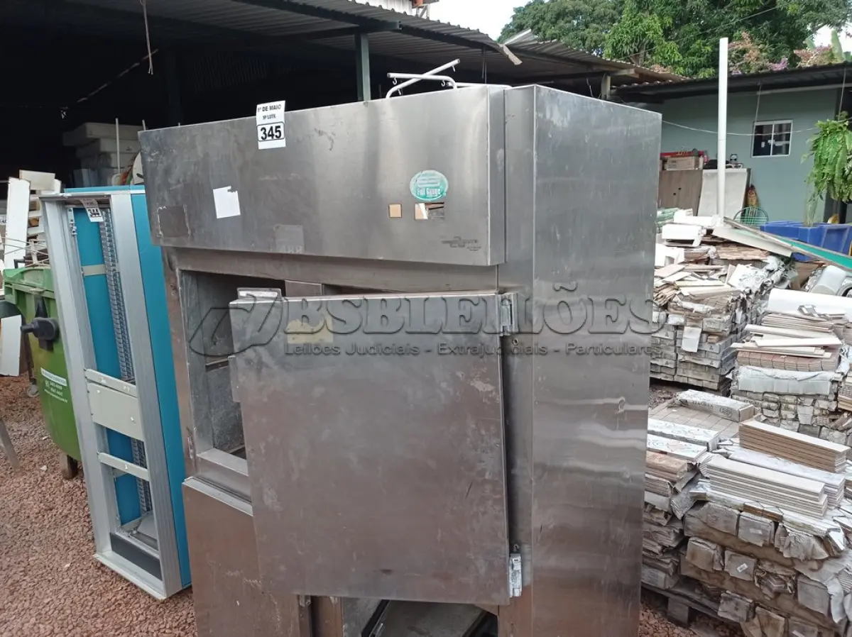 LOTE 345 - 01 GELADEIRA INDUSTRIAL SEM MOTOR PARA RETIRADA DE PEÇAS. (NO ESTADO) ATENÇÃO! FAZER A VISITAÇÃO ANTES DE ARREMATAR, NÃO SABEMOS SE FUNCIONA. LEILÃO NÃO TEM GARANTIA E NEM DEVOLUÇÃO, SUJEITO A POSSÍVEIS AVARIAS VISÍVEIS/OCULTAS E/OU AUSÊNCIA DE COMPONENTES.