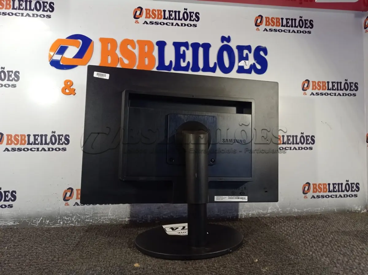 LOTE 074 - 01 MONITOR 22’’ MARCA SAMSUNG. (DISPLAY) (NO ESTADO) AV9610D