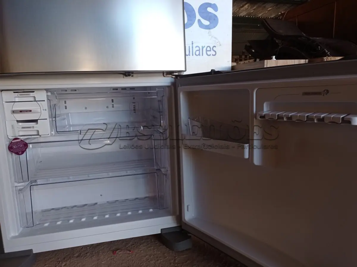 LOTE 263 - 01 GELADEIRA INVERTER ATIVE MARCA BRASTEMP  220V. (REFRIGERATOR) (NO ESTADO) BH1659P