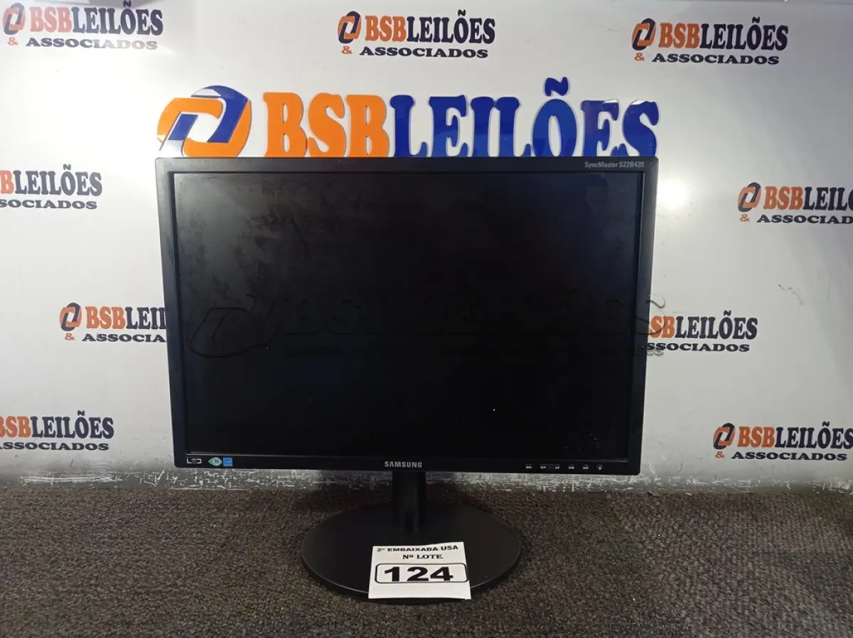 LOTE 124 - 01 MONITOR 22’’ MARCA SAMSUNG. (DISPLAY) (NO ESTADO) AV9903W