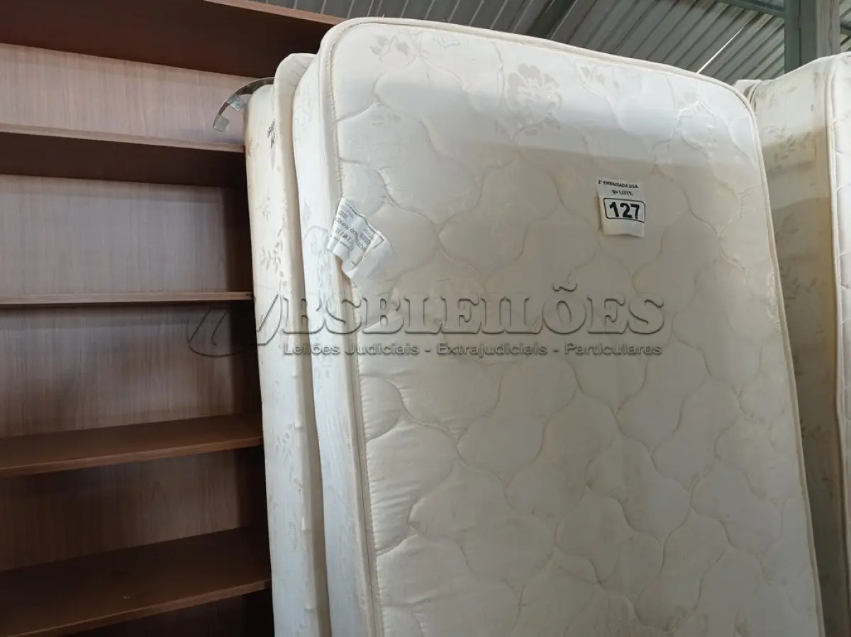 LOTE 127 - 01 COLCHÃO MEDINDO 190X096 COM BASE. (TWIN MATRESS) MARCA RESTONIC (NO ESTADO) AV9930H E BF8575W