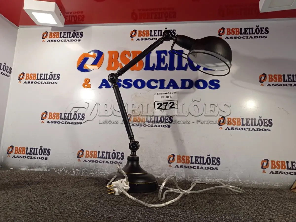 LOTE 272 - 01 ABAJUR SEM LÂMPADA. (LAMP)(NO ESTADO) BJ6881R
