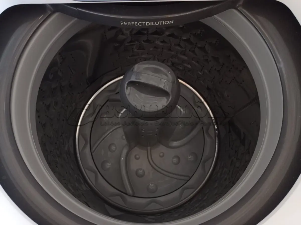 LOTE 271 - 01 MÁQUINA DE LAVAR ROUPAS DE 17 KG MARCA ELETROLUX 220V. (WASHER MACHINE) (NO ESTADO) BH1672Y