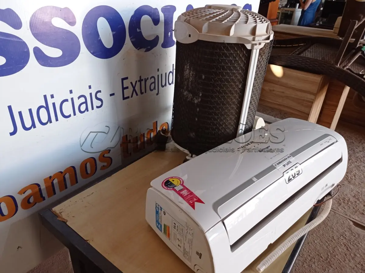 LOTE 209 - 01 AR-CONDICIONADO MARCA SPRINGER 12.000 BTUS. (AIR CONDITIONER.  (NO ESTADO) (NO ESTADO) BF8503R