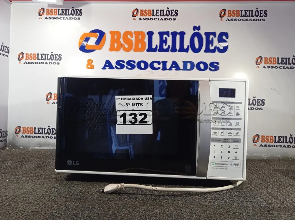 LOTE 132 - 01 MICRO-ONDAS 17 LITROS 110V MARCA LG. (NO ESTADO) AV9975E