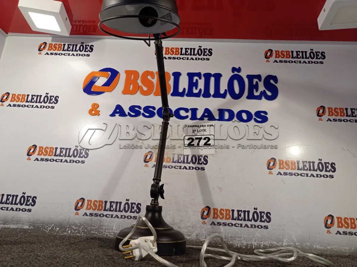 LOTE 272 - 01 ABAJUR SEM LÂMPADA. (LAMP)(NO ESTADO) BJ6881R
