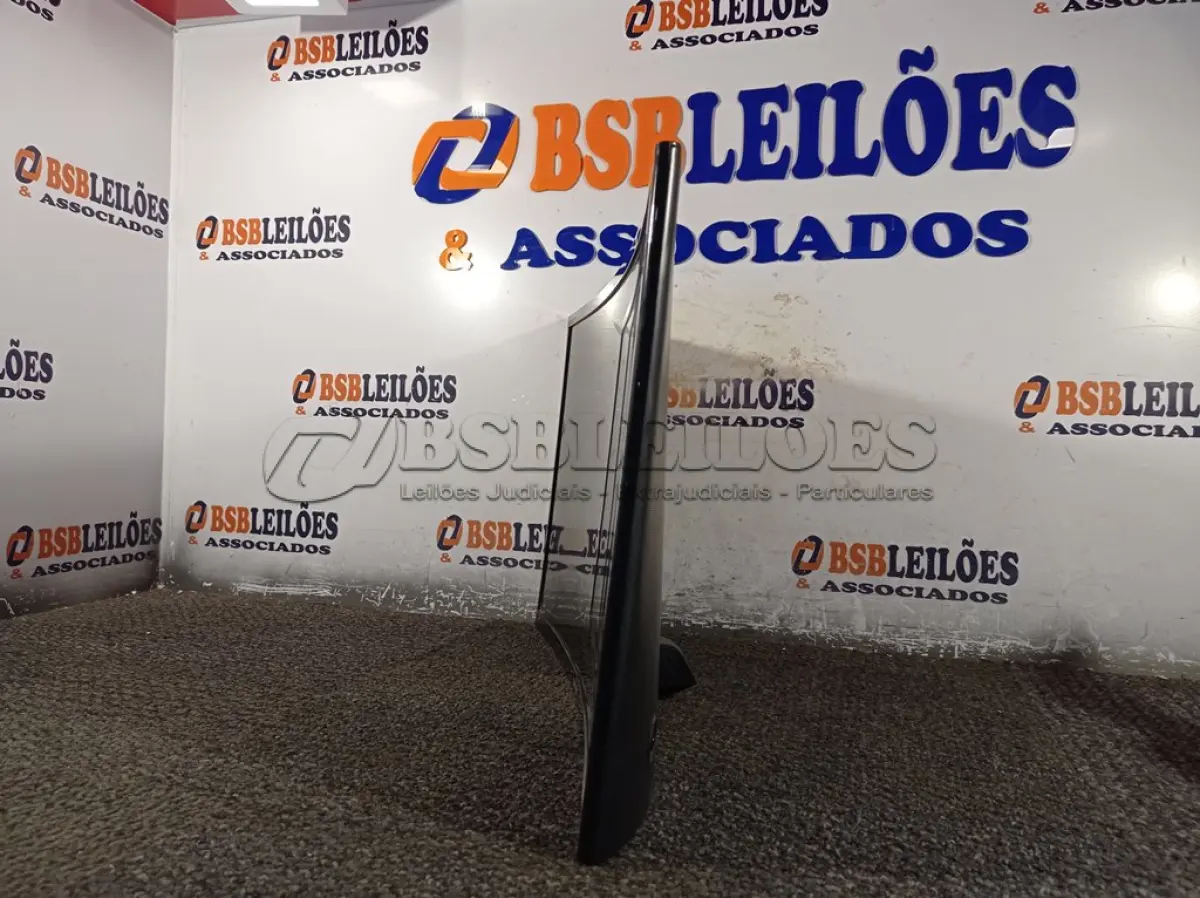 LOTE 103 - 01 MONITOR 24’’ MARCA SAMSUNG SEM PÉ, COM AVARIAS NA TELA, (DISPLAY) (NO ESTADO) AV9733P