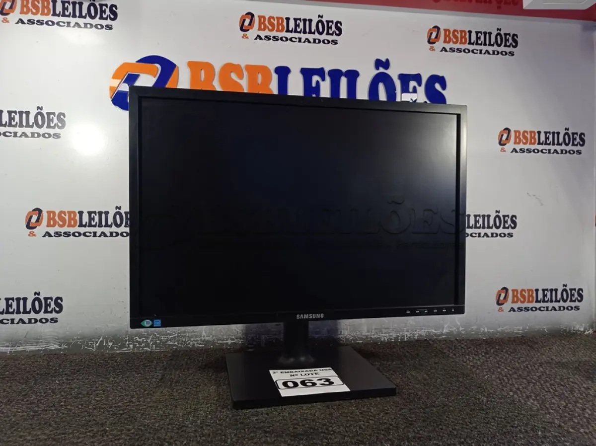 LOTE 063 - 01 MONITOR 22’’ MARCA SAMSUNG. (DISPLAY) (NO ESTADO) AV9548V