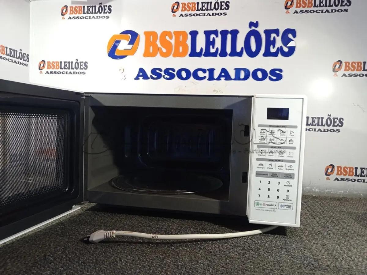 LOTE 132 - 01 MICRO-ONDAS 17 LITROS 110V MARCA LG. (NO ESTADO) AV9975E