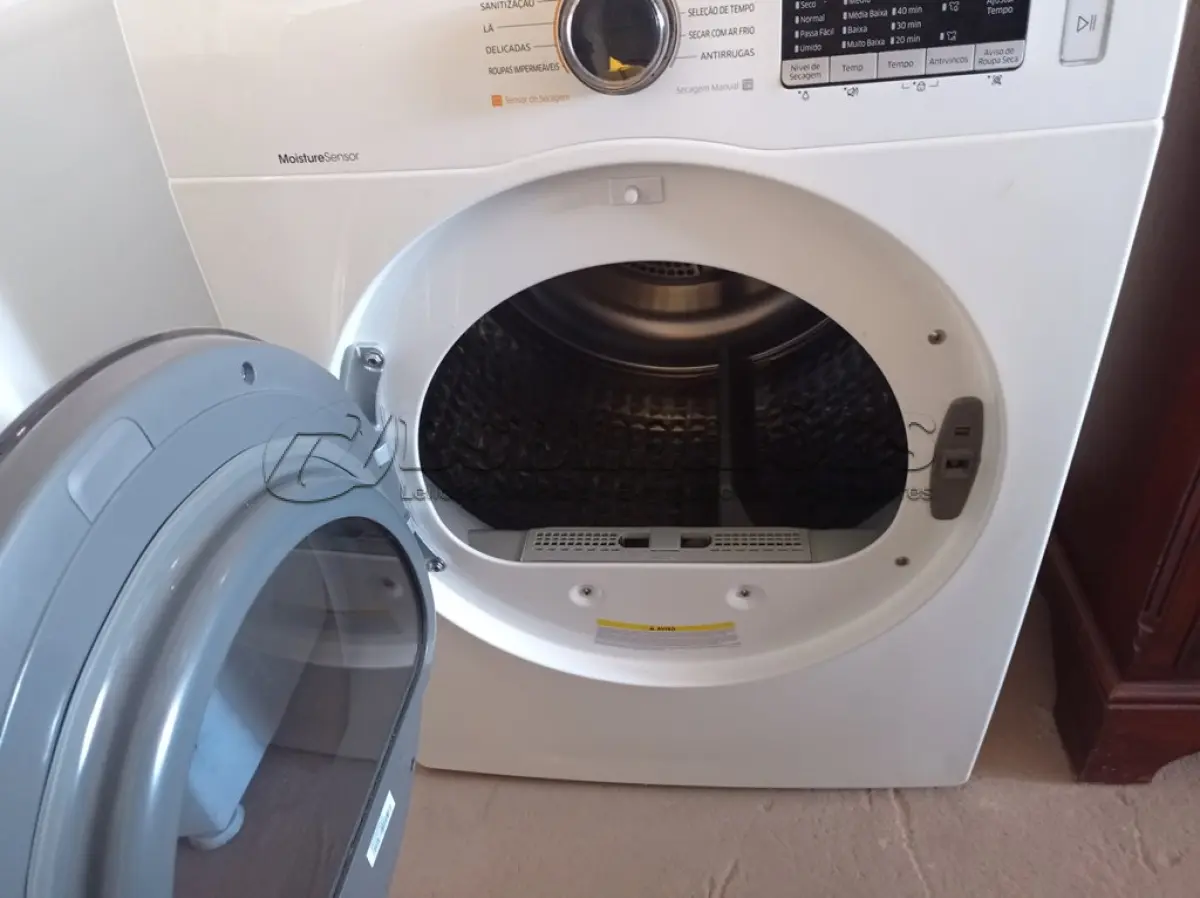 LOTE 250 - 01 SECADORA MARCA SAMSUNG 22V. (CLOSTHES DRYER) (NO ESTADO) BH1518R