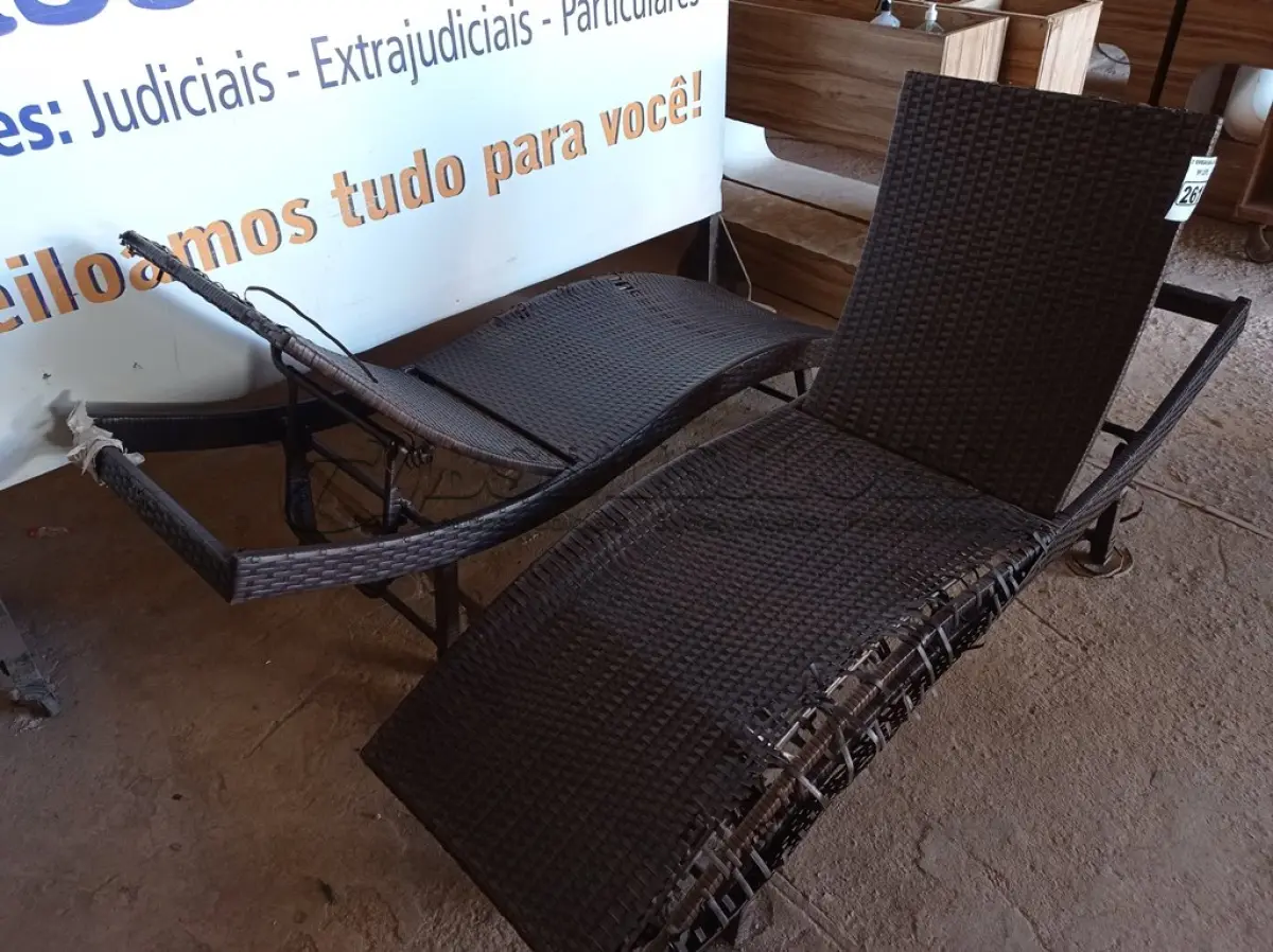 LOTE 261 - 02 ESPREGUIÇADEIRAS EM ALUMÍNIO. (LOUNGE CHAIR) (NO ESTADO) BH1583M E BH1583W