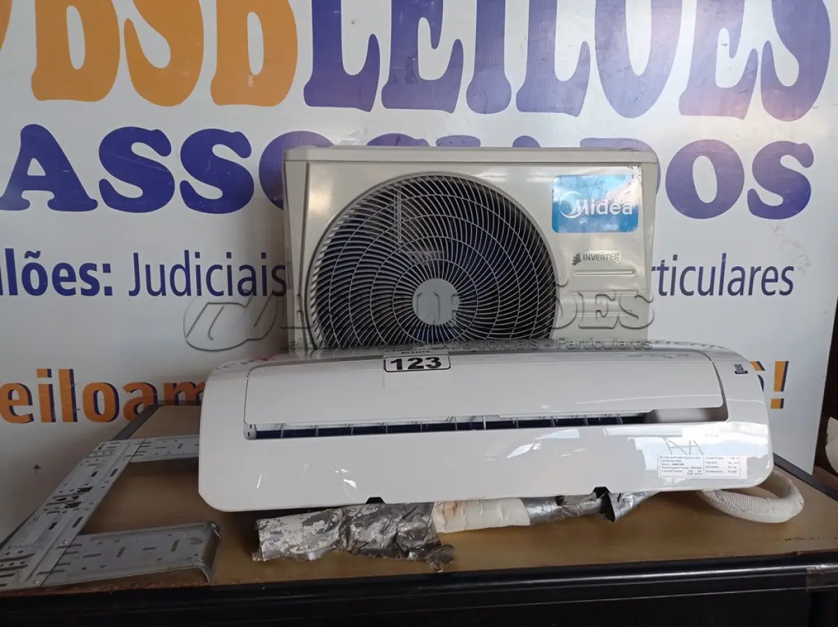 LOTE 123 - 01 AR-CONDICIONADO INVERTER 12000BTUS MARCA SPRINGER SEM CONTROLE. (AIR CONDITIONER) (NO ESTADO) AV9898Y
