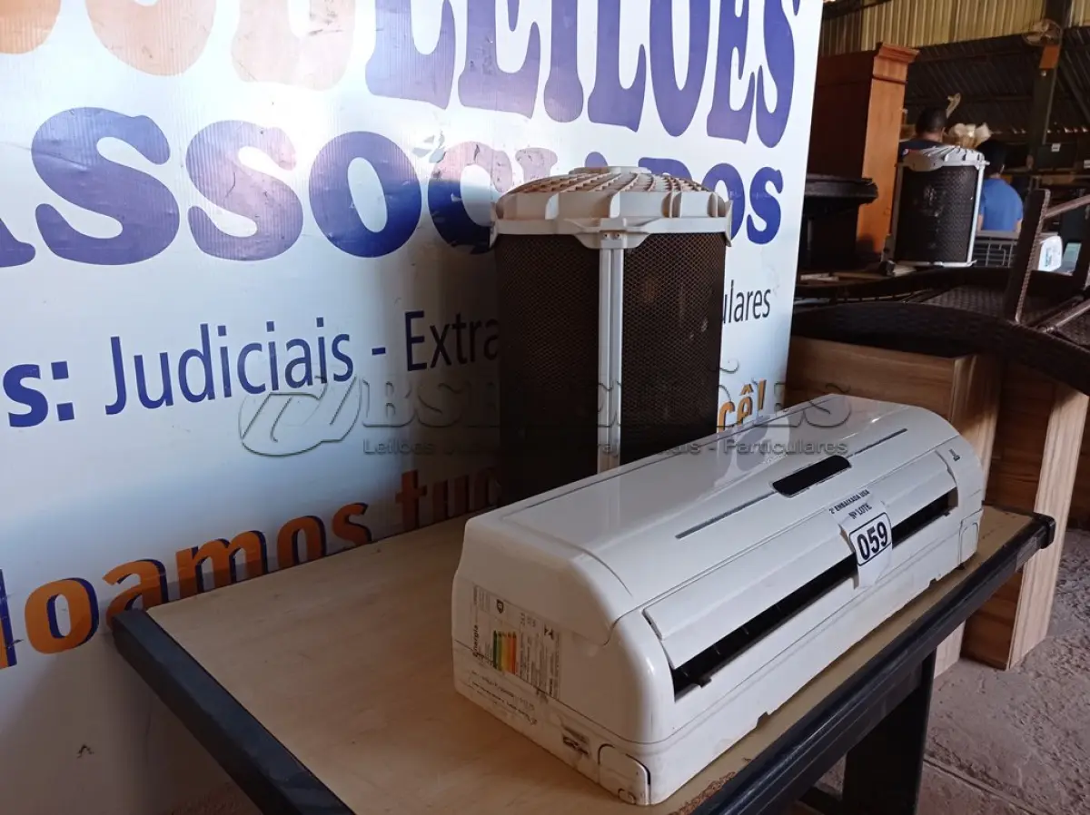 LOTE 059 - 01 AR-CONDICIONADO MARCA SPRINGER 12.000BTUS. (AIR CONDITIONER) (NO ESTADO) AV9499M