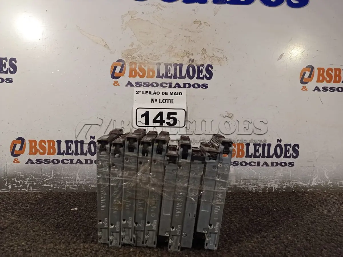 LOTE 145 - 10 HARD DISCS PARA SERVIDOR DE GAVETA. (NO ESTADO) ATENÇÃO! FAZER A VISITAÇÃO ANTES DE ARREMATAR, NÃO SABEMOS SE FUNCIONA. LEILÃO NÃO TEM GARANTIA E NEM DEVOLUÇÃO, SUJEITO A POSSÍVEIS AVARIAS VISÍVEIS/OCULTAS E/OU AUSÊNCIA DE COMPONENTES.