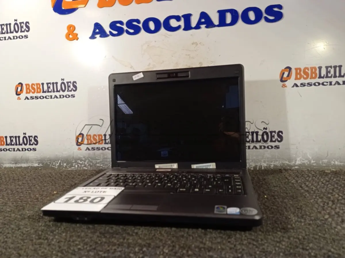 LOTE 180 - 01 NOTEBOOK MARCA VECTOR MODELO 6670. (NO ESTADO) ATENÇÃO! FAZER A VISITAÇÃO ANTES DE ARREMATAR, NÃO SABEMOS SE FUNCIONA. LEILÃO NÃO TEM GARANTIA E NEM DEVOLUÇÃO, SUJEITO A POSSÍVEIS AVARIAS VISÍVEIS/OCULTAS E/OU AUSÊNCIA DE COMPONENTES.