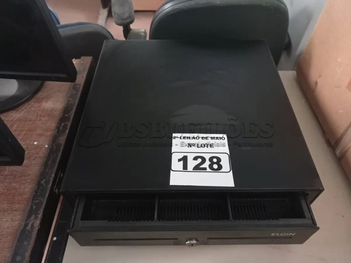 LOTE 128 - 01 GAVETA PARA CAIXA DE SUPERMERCADO. (NO ESTADO) ATENÇÃO! FAZER A VISITAÇÃO ANTES DE ARREMATAR, NÃO SABEMOS SE FUNCIONA. LEILÃO NÃO TEM GARANTIA E NEM DEVOLUÇÃO, SUJEITO A POSSÍVEIS AVARIAS VISÍVEIS/OCULTAS E/OU AUSÊNCIA DE COMPONENTES.