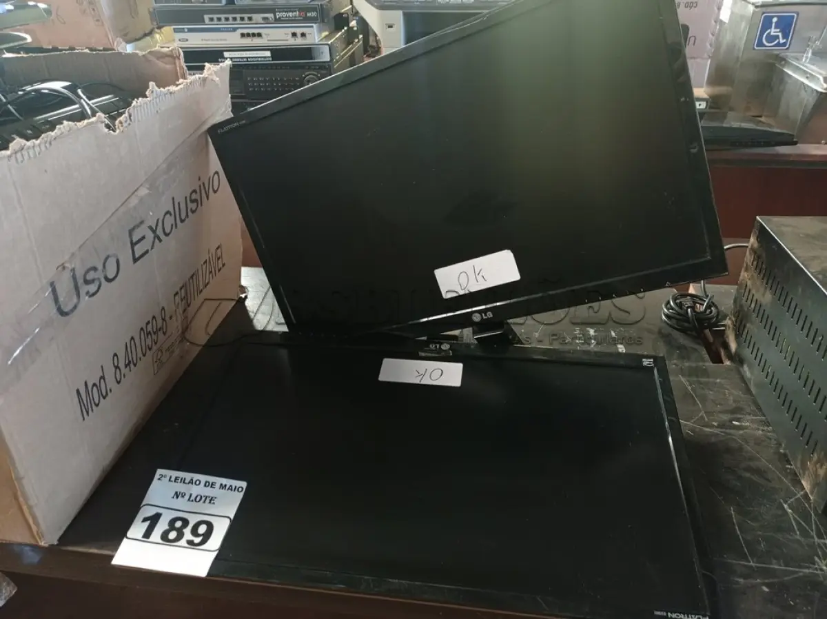 LOTE 189 - 02 MONITORES LG FLATROM E2360V-PN. (NO ESTADO) ATENÇÃO! FAZER A VISITAÇÃO ANTES DE ARREMATAR, NÃO SABEMOS SE FUNCIONA. LEILÃO NÃO TEM GARANTIA E NEM DEVOLUÇÃO, SUJEITO A POSSÍVEIS AVARIAS VISÍVEIS/OCULTAS E/OU AUSÊNCIA DE COMPONENTES.