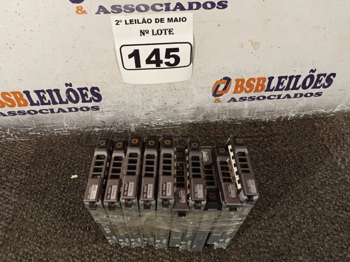LOTE 145 - 10 HARD DISCS PARA SERVIDOR DE GAVETA. (NO ESTADO) ATENÇÃO! FAZER A VISITAÇÃO ANTES DE ARREMATAR, NÃO SABEMOS SE FUNCIONA. LEILÃO NÃO TEM GARANTIA E NEM DEVOLUÇÃO, SUJEITO A POSSÍVEIS AVARIAS VISÍVEIS/OCULTAS E/OU AUSÊNCIA DE COMPONENTES.
