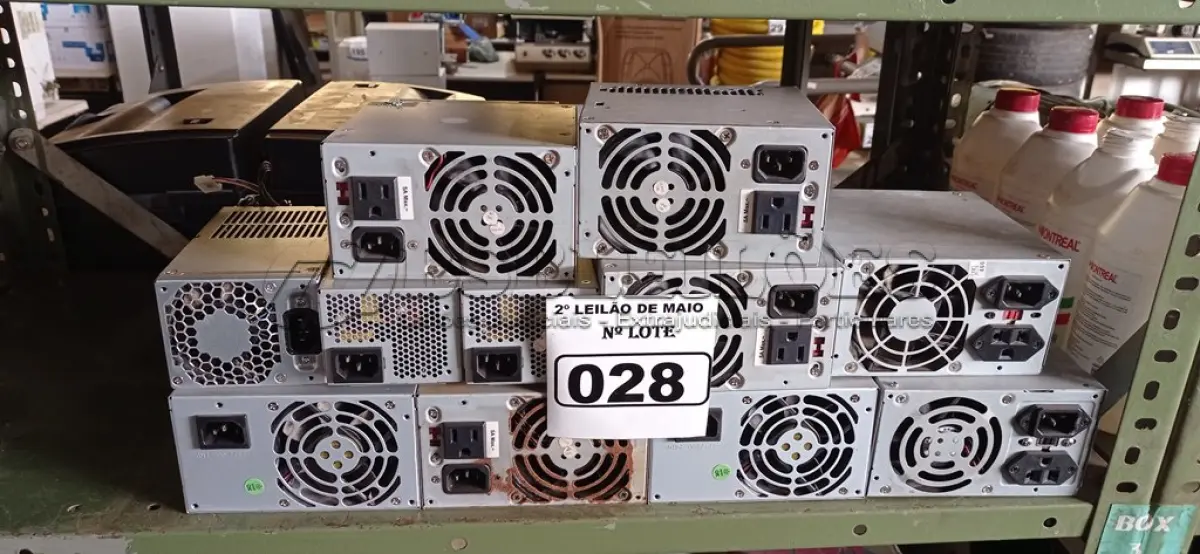 LOTE 028 - 01 LOTE COM VÁRIAS FONTES PARA PC MARCAS E MODELOS DIVERSOS. (NO ESTADO) ATENÇÃO! FAZER A VISITAÇÃO ANTES DE ARREMATAR, NÃO SABEMOS SE FUNCIONA. LEILÃO NÃO TEM GARANTIA E NEM DEVOLUÇÃO, SUJEITO A POSSÍVEIS AVARIAS VISÍVEIS/OCULTAS E/OU AUSÊNCIA DE COMPONENTES.