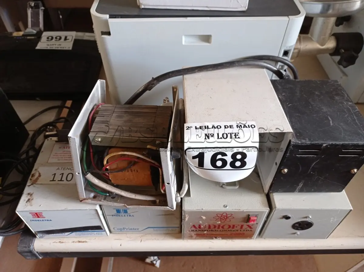 LOTE 168 - 05 AUTOTRANSFORMADORES MARCAS E MODELOS DIVERSOS. (NO ESTADO) ATENÇÃO! FAZER A VISITAÇÃO ANTES DE ARREMATAR, NÃO SABEMOS SE FUNCIONA. LEILÃO NÃO TEM GARANTIA E NEM DEVOLUÇÃO, SUJEITO A POSSÍVEIS AVARIAS VISÍVEIS/OCULTAS E/OU AUSÊNCIA DE COMPONENTES.