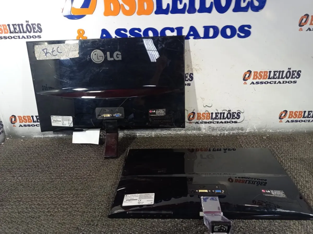 LOTE 104 - 02 MONITORES MARCAS LG MODELOS FLATROM E2360V-PN/E2260V-PN. (NO ESTADO) ATENÇÃO! FAZER A VISITAÇÃO ANTES DE ARREMATAR, NÃO SABEMOS SE FUNCIONA. LEILÃO NÃO TEM GARANTIA E NEM DEVOLUÇÃO, SUJEITO A POSSÍVEIS AVARIAS VISÍVEIS/OCULTAS E/OU AUSÊNCIA DE COMPONENTES.