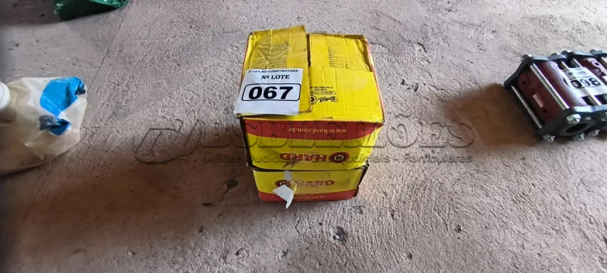 LOTE 067 - 01 LOTE DE PARAFUSOS AUTO BROCANTE PARA TELHADO. (NO ESTADO)
