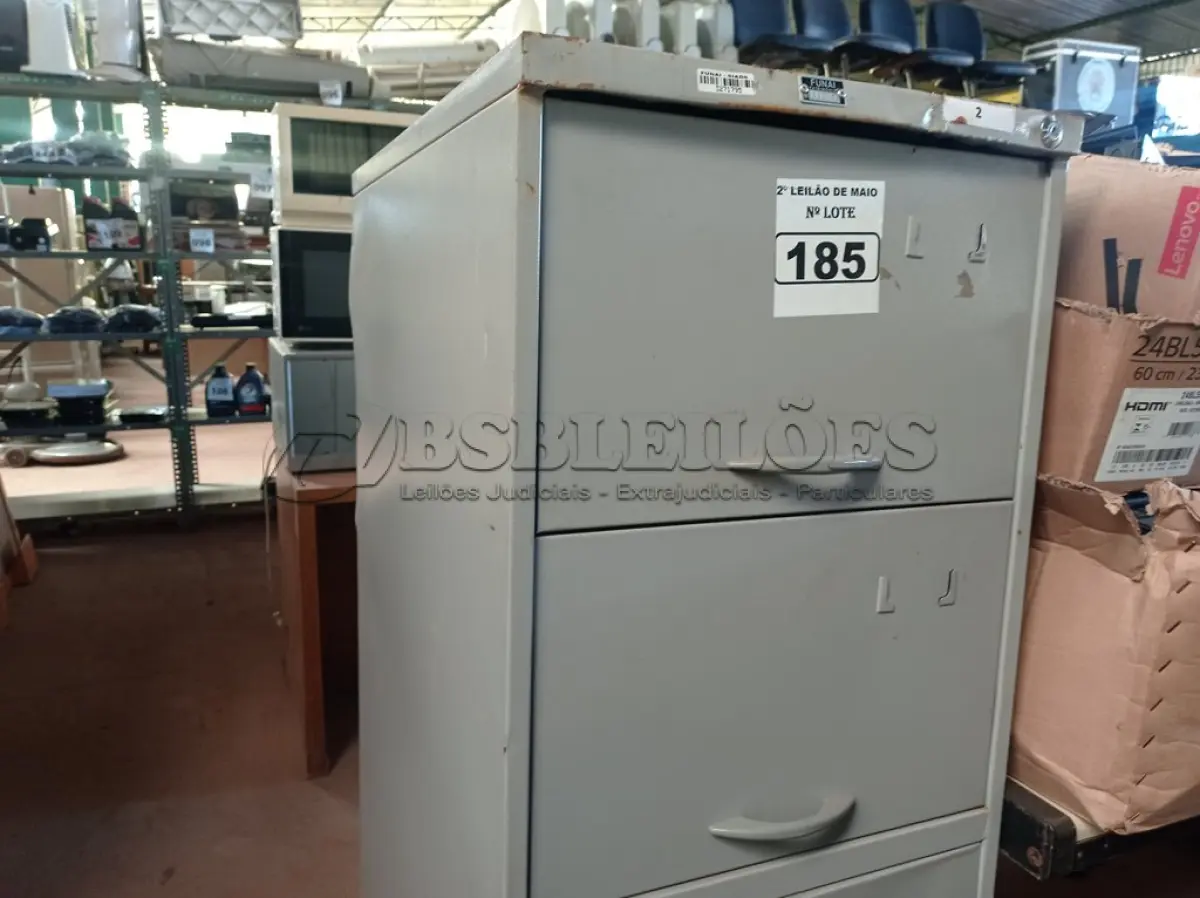 LOTE 185 - 01 ARQUIVO DE AÇO COM 04 GAVETAS. (NO ESTADO) ATENÇÃO! FAZER A VISITAÇÃO ANTES DE ARREMATAR, NÃO SABEMOS SE FUNCIONA. LEILÃO NÃO TEM GARANTIA E NEM DEVOLUÇÃO, SUJEITO A POSSÍVEIS AVARIAS VISÍVEIS/OCULTAS E/OU AUSÊNCIA DE COMPONENTES.