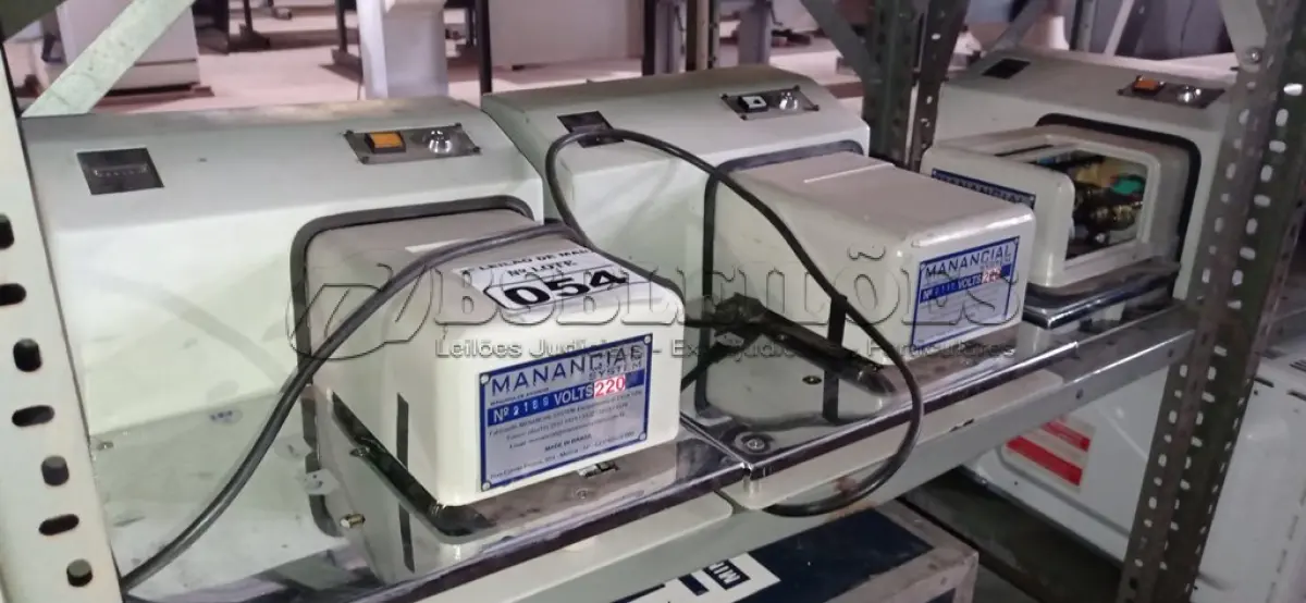 LOTE 054 - 03 MAQUINAS DE ASSINAR MARCA MANANCIAL SYSTEM 220V. (NO ESTADO) ATENÇÃO! FAZER A VISITAÇÃO ANTES DE ARREMATAR, NÃO SABEMOS SE FUNCIONA. LEILÃO NÃO TEM GARANTIA E NEM DEVOLUÇÃO, SUJEITO A POSSÍVEIS AVARIAS VISÍVEIS/OCULTAS E/OU AUSÊNCIA DE COMPONENTES.