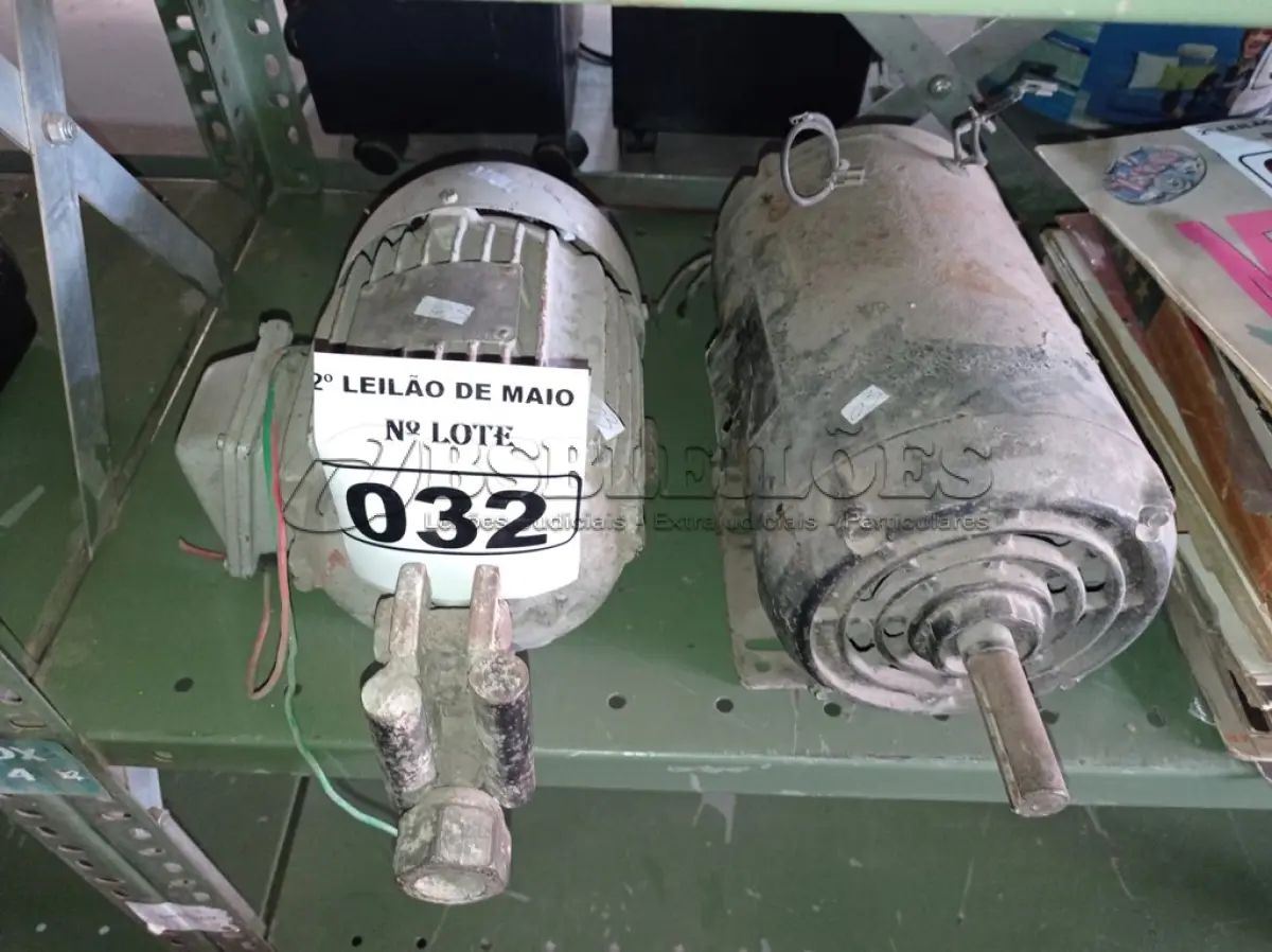 LOTE 032 - 02 MOTORES ELÉTRICOS WEG SENDO 01 DE 1CV 1730 RPM 220/380V E 01 110/220V MODELO G58H. (NO ESTADO) ATENÇÃO! FAZER A VISITAÇÃO ANTES DE ARREMATAR, NÃO SABEMOS SE FUNCIONA. LEILÃO NÃO TEM GARANTIA E NEM DEVOLUÇÃO, SUJEITO A POSSÍVEIS AVARIAS VISÍVEIS/OCULTAS E/OU AUSÊNCIA DE COMPONENTES.