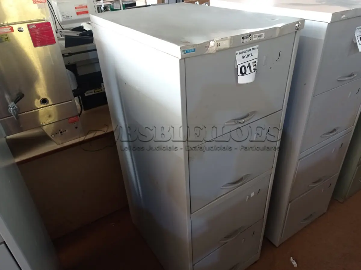 LOTE 015 - 01 ARQUIVO DE AÇO COM 04 GAVETAS. (NO ESTADO) ATENÇÃO! FAZER A VISITAÇÃO ANTES DE ARREMATAR, NÃO SABEMOS SE FUNCIONA. LEILÃO NÃO TEM GARANTIA E NEM DEVOLUÇÃO, SUJEITO A POSSÍVEIS AVARIAS VISÍVEIS/OCULTAS E/OU AUSÊNCIA DE COMPONENTES.