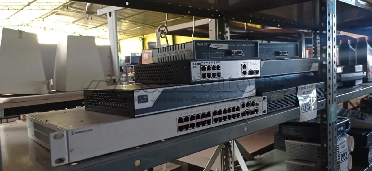 LOTE 097 - 02 MODENS DATACOM, 03 ROTEADORES CISCO E 02 SWITCHES MARCAS E MODELOS DIVERSOS. (NO ESTADO) ATENÇÃO! FAZER A VISITAÇÃO ANTES DE ARREMATAR, NÃO SABEMOS SE FUNCIONA. LEILÃO NÃO TEM GARANTIA E NEM DEVOLUÇÃO, SUJEITO A POSSÍVEIS AVARIAS VISÍVEIS/OCULTAS E/OU AUSÊNCIA DE COMPONENTES.