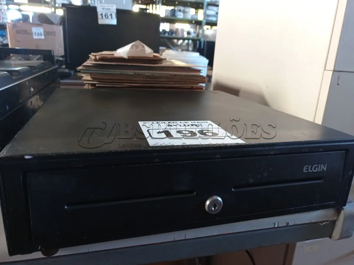 LOTE 196 - 01 GAVETA PARA CAIXA DE SUPERMERCADO. (NO ESTADO) ATENÇÃO! FAZER A VISITAÇÃO ANTES DE ARREMATAR, NÃO SABEMOS SE FUNCIONA. LEILÃO NÃO TEM GARANTIA E NEM DEVOLUÇÃO, SUJEITO A POSSÍVEIS AVARIAS VISÍVEIS/OCULTAS E/OU AUSÊNCIA DE COMPONENTES.
