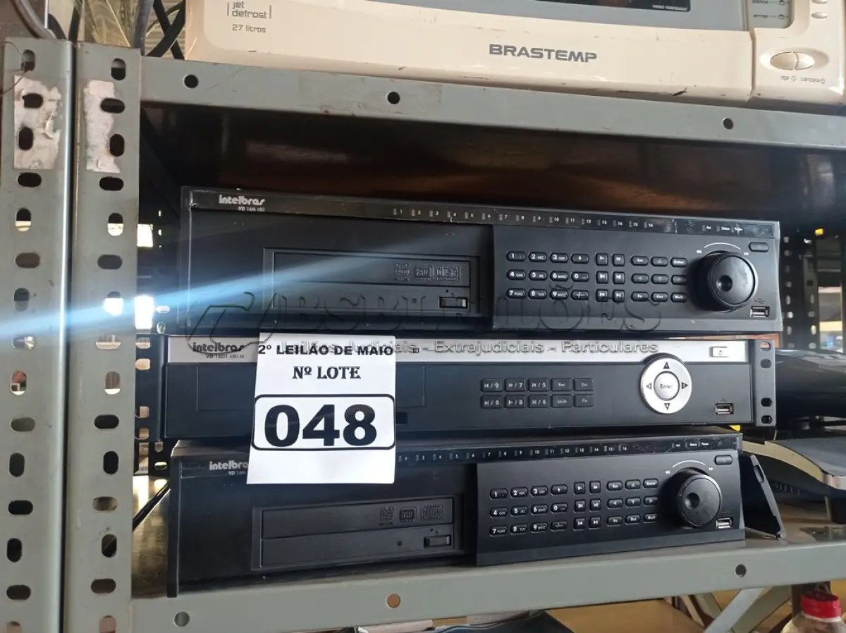 LOTE 048 - 03 DVR MARCAS INTELBRAS MODELOS DIVERSOS. (NO ESTADO) ATENÇÃO! FAZER A VISITAÇÃO ANTES DE ARREMATAR, NÃO SABEMOS SE FUNCIONA. LEILÃO NÃO TEM GARANTIA E NEM DEVOLUÇÃO, SUJEITO A POSSÍVEIS AVARIAS VISÍVEIS/OCULTAS E/OU AUSÊNCIA DE COMPONENTES.
