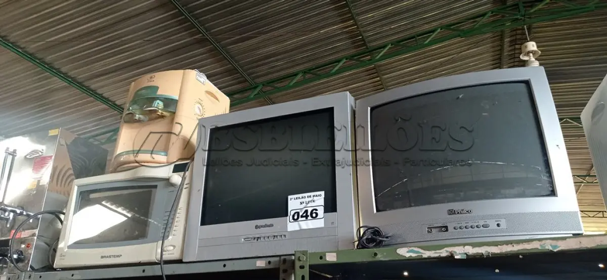 LOTE 046 - 01 PURIFICADOR DE ÁGUA, 02 TVS DE TUBO E 01 MICRO-ONDAS MARCAS E MODELOS DIVERSOS. (NO ESTADO) ATENÇÃO! FAZER A VISITAÇÃO ANTES DE ARREMATAR, NÃO SABEMOS SE FUNCIONA. LEILÃO NÃO TEM GARANTIA E NEM DEVOLUÇÃO, SUJEITO A POSSÍVEIS AVARIAS VISÍVEIS/OCULTAS E/OU AUSÊNCIA DE COMPONENTES.